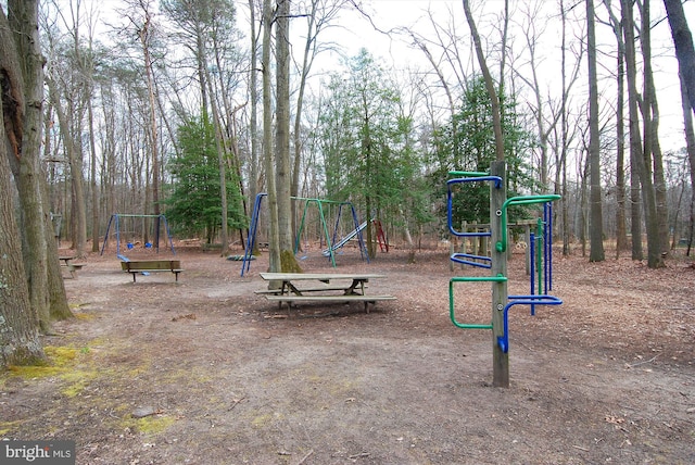 8013 Baileys Ln, Pasadena, MD 21122 - view of community playground