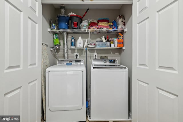 8645 Adrienne Pl, Manassas, VA 20110 - laundry area with washer and clothes dryer