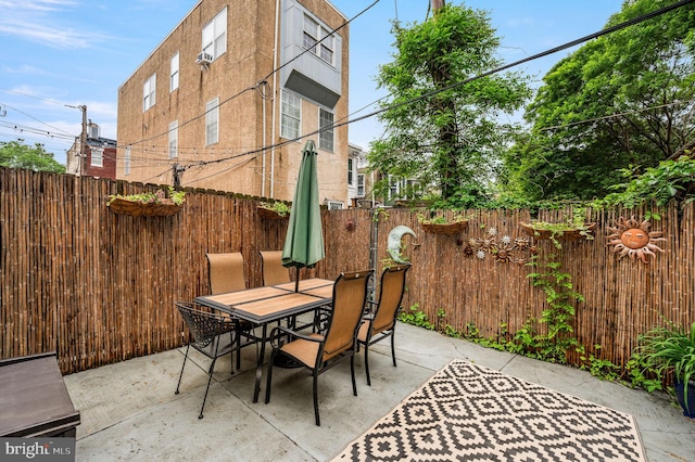 866 N 20th St, Philadelphia, PA 19130 - view of patio with outdoor dining area and a fenced backyard