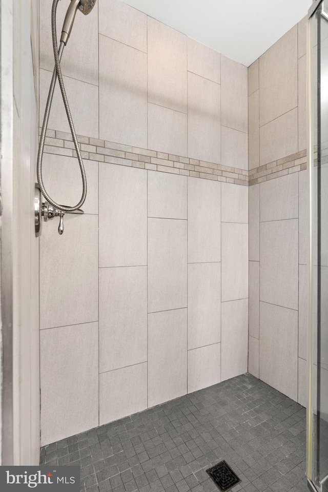 bathroom featuring tiled shower and visible vents