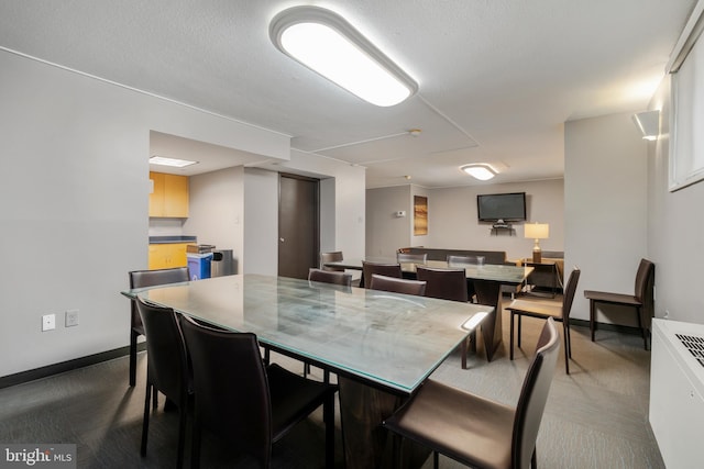 1 E University Pkwy Unit 1502, Baltimore, MD 21218 - carpeted dining space featuring baseboards