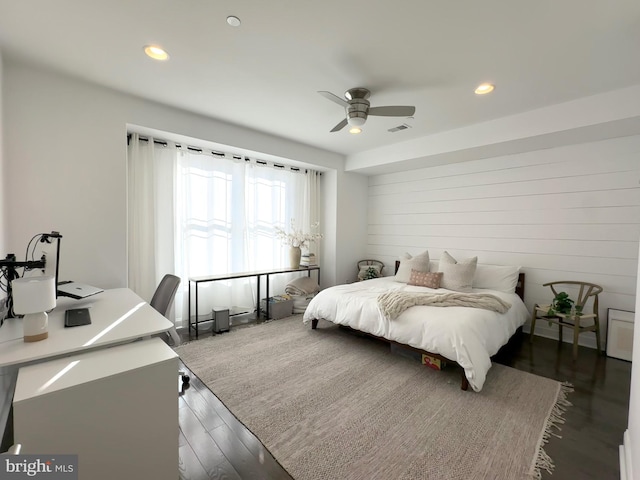 bedroom featuring recessed lighting, dark wood-type flooring, a desk, and ceiling fan