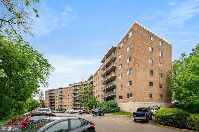 view of apartment building / complex featuring uncovered parking