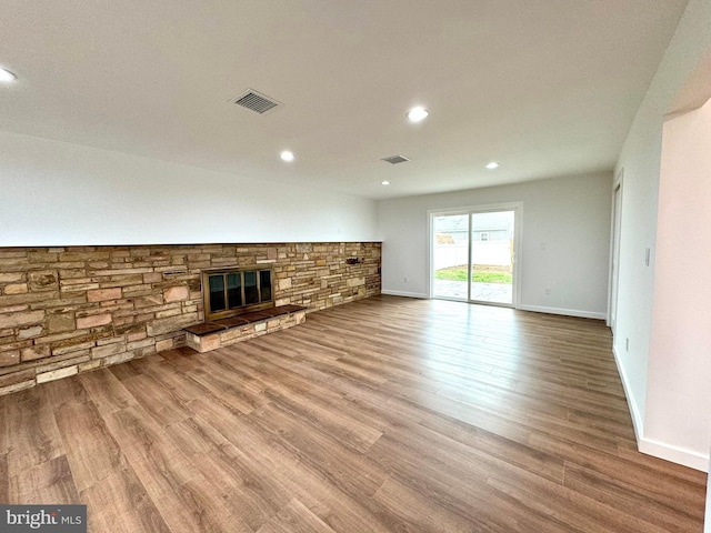 unfurnished living room featuring recessed lighting, baseboards, visible vents, and wood finished floors