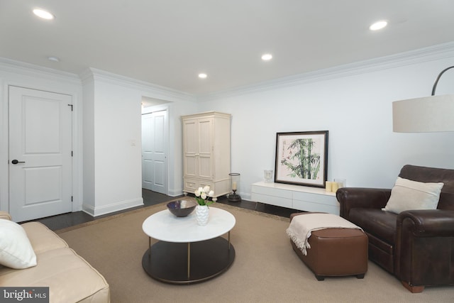 living room with crown molding, baseboards, and recessed lighting