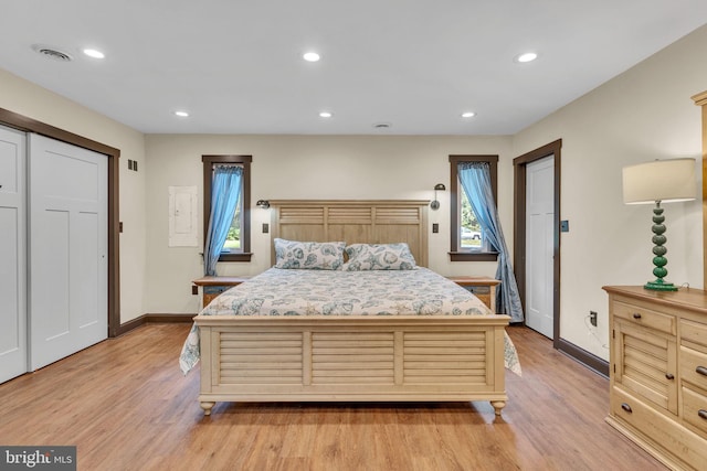 bedroom featuring baseboards, light wood-type flooring, visible vents, and recessed lighting