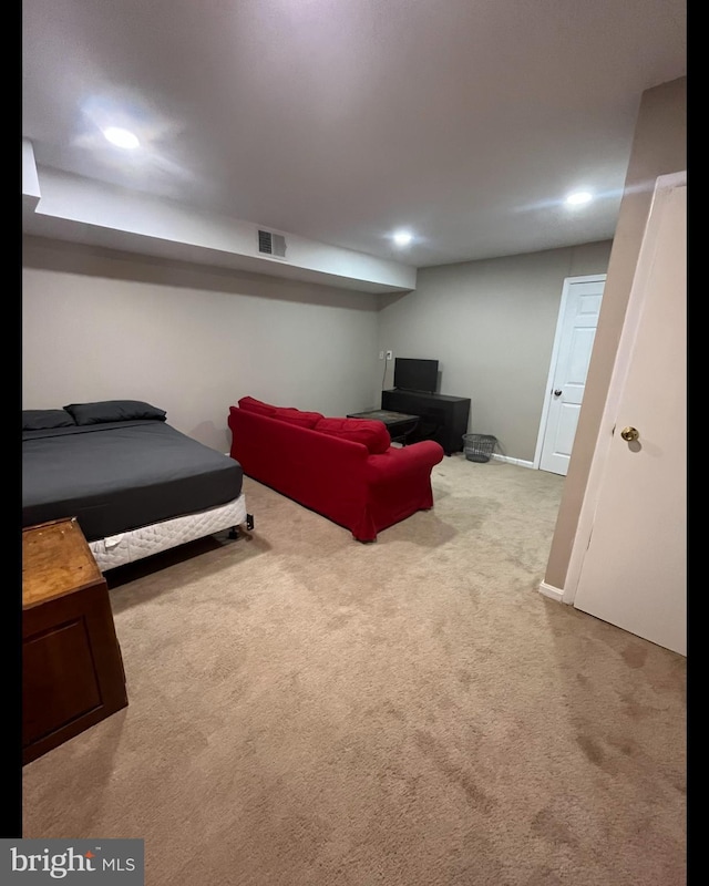 living area featuring recessed lighting, visible vents, and carpet floors