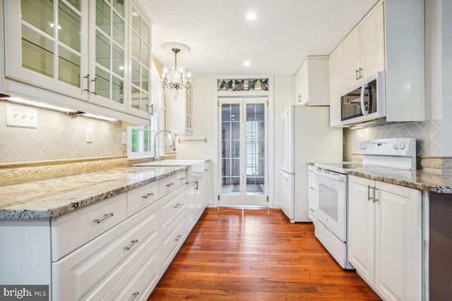 905 Burke Dr, Woodbridge, VA 22191 - kitchen featuring white appliances, a sink, dark wood-type flooring, a chandelier, and backsplash