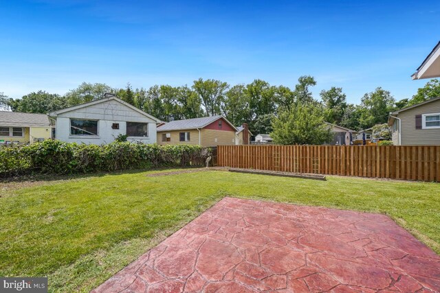 905 Burke Dr, Woodbridge, VA 22191 - view of yard with a patio area