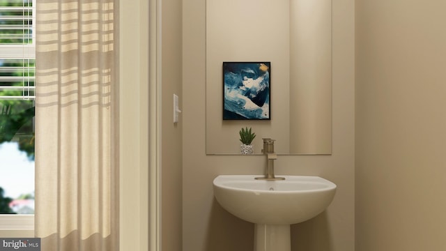 bathroom featuring a sink