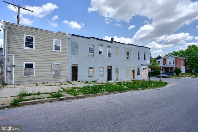 view of front of property featuring a residential view