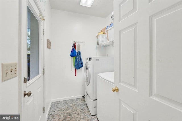 177 Pearce Creek Dr, Earleville, MD 21919 - laundry area featuring washing machine and clothes dryer and baseboards