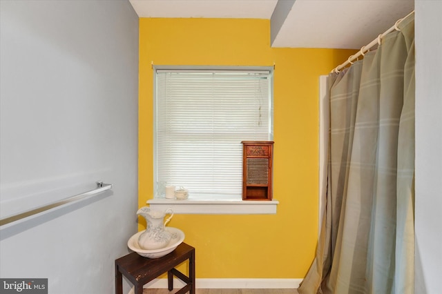 177 Pearce Creek Dr, Earleville, MD 21919 - bathroom with a shower with curtain and baseboards