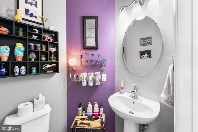 1 Deep Pond Dr, Spring City, PA 19475 - bathroom featuring a sink and toilet