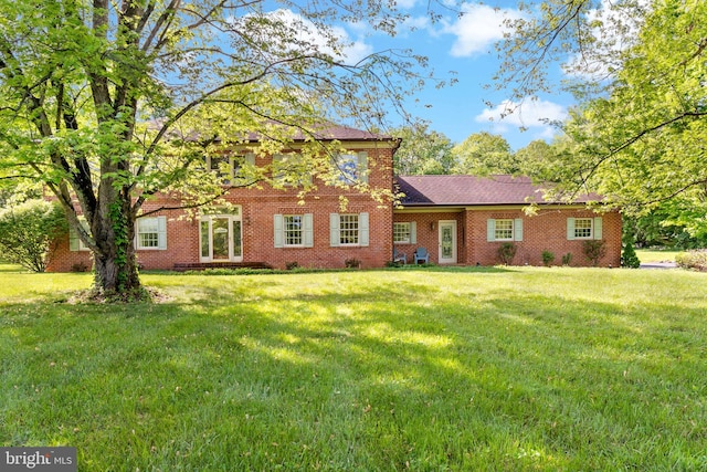 view of front of house featuring a front lawn and brick siding