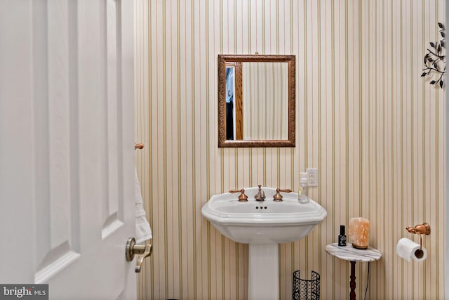 bathroom with wallpapered walls
