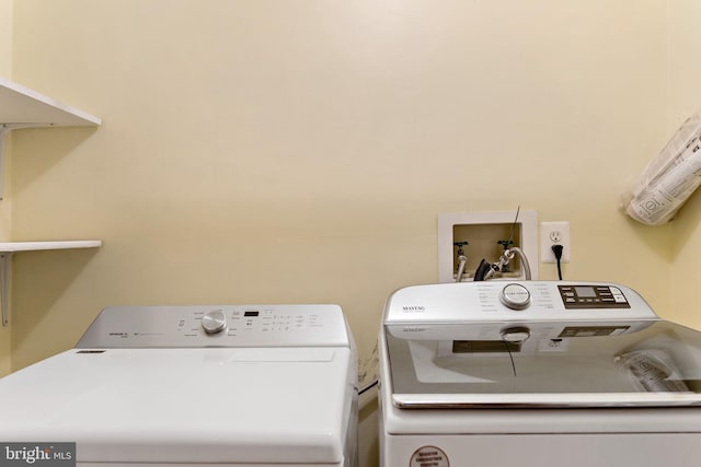 clothes washing area featuring washing machine and dryer