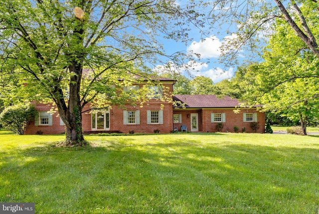 view of front facade featuring a front lawn and brick siding