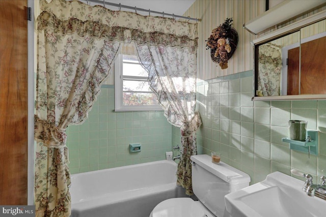 70 Miller Rd, Kutztown, PA 19530 - bathroom featuring toilet, shower / tub combo, and a sink