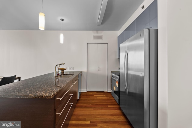 2101 Market St Unit 705, Philadelphia, PA 19103 - kitchen featuring a sink, a peninsula, stainless steel appliances, visible vents, and dark wood-style flooring