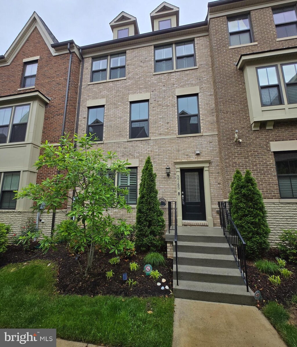townhome / multi-family property with brick siding