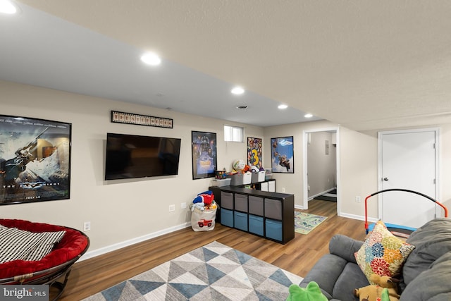 100 Lucy Long Ct, Stephens City, VA 22655 - living area featuring baseboards, wood finished floors, and recessed lighting