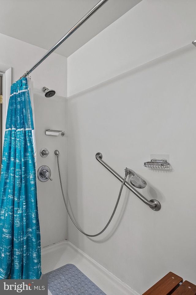 full bath with a shower with shower curtain