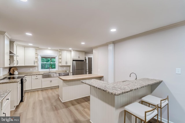 6488 Davis Ford Rd, Manassas, VA 20111 - kitchen with appliances with stainless steel finishes, a sink, open shelves, a breakfast bar area, and a peninsula