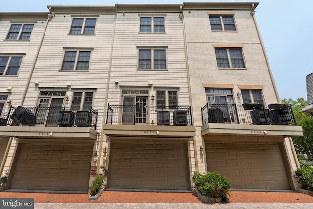 44521/2 Macarthur Blvd NW, Washington, DC 20007 - back of property with a garage