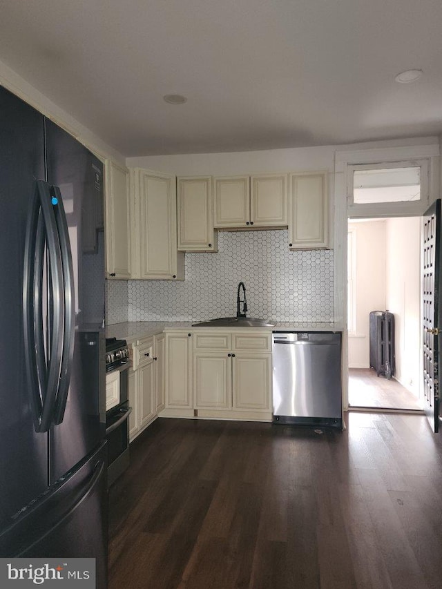 1018 N Bentalou St, Baltimore, MD 21216 - kitchen featuring a sink, cream cabinets, freestanding refrigerator, double oven range, and stainless steel dishwasher