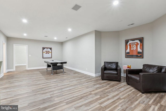 rec room with light wood finished floors, baseboards, visible vents, and recessed lighting
