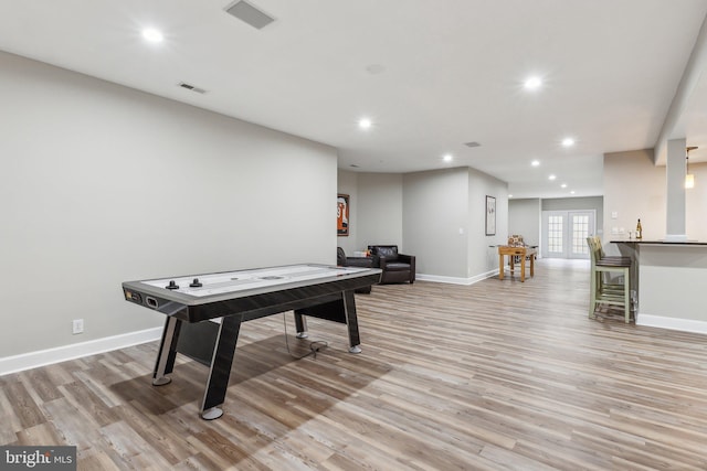 recreation room with light wood-type flooring, baseboards, visible vents, and recessed lighting