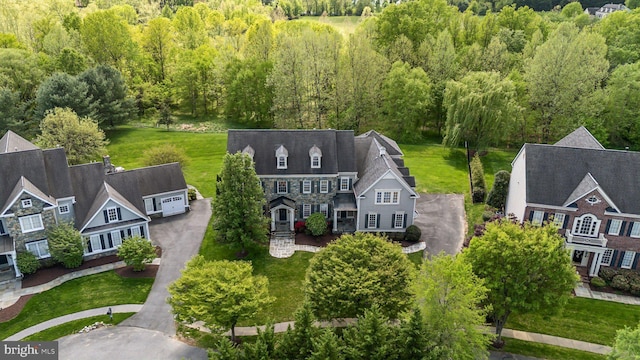 bird's eye view featuring a wooded view