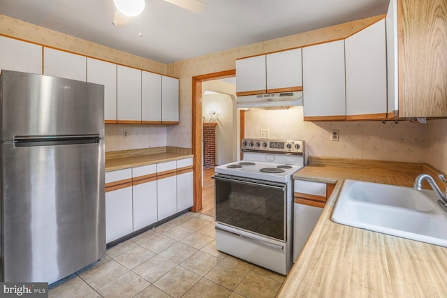 7423 Phelps Rd, Hanover, MD 21076 - kitchen featuring freestanding refrigerator, white electric range oven, under cabinet range hood, wallpapered walls, and a sink
