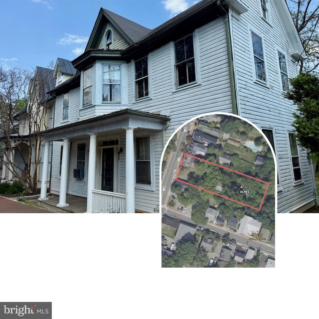 view of front of property with covered porch