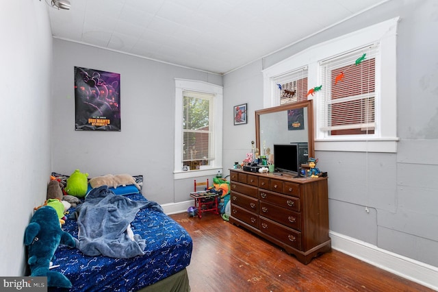 442 Poplar St, Lancaster, PA 17603 - bedroom with wood finished floors and baseboards