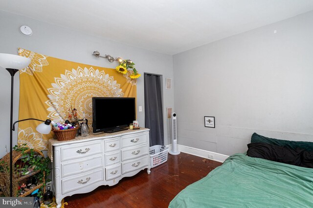 442 Poplar St, Lancaster, PA 17603 - bedroom featuring dark wood-style floors and baseboards