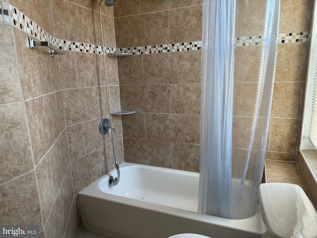 2302 E Albert St, Philadelphia, PA 19125 - full bath featuring shower / bath combo with shower curtain and toilet