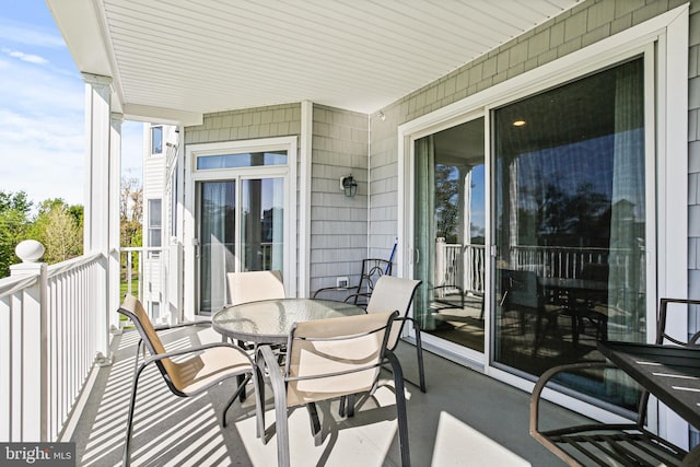 balcony with outdoor dining space