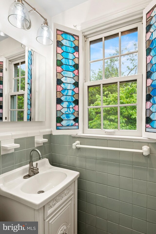 12904 Two Farm Dr, Silver Spring, MD 20904 - bathroom featuring vanity and tile walls