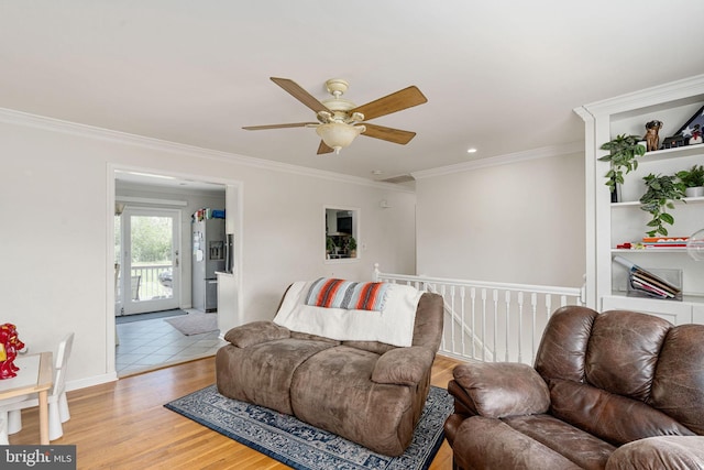 living area with crown molding, a ceiling fan, light wood-style floors, and recessed lighting