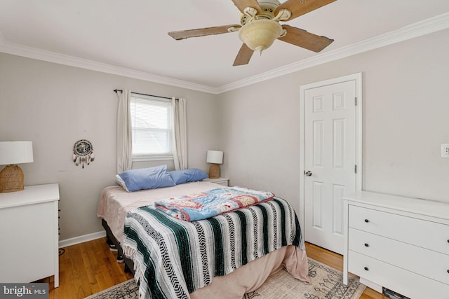 bedroom with ornamental molding, light wood-style floors, baseboards, and ceiling fan