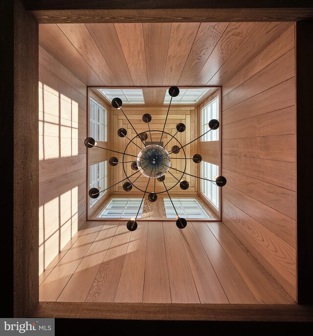 detailed view of wooden walls and wooden ceiling