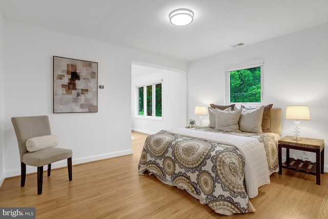 5018 36th St N, Arlington, VA 22207 - bedroom featuring light wood-style flooring and baseboards