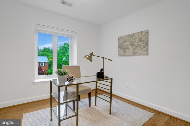 5018 36th St N, Arlington, VA 22207 - office featuring wood finished floors and baseboards