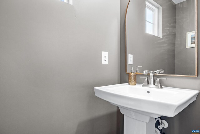 4286 Sunset Dr, Charlottesville, VA 22911 - bathroom with a sink