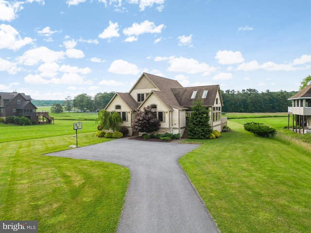 view of front facade featuring aphalt driveway and a front lawn