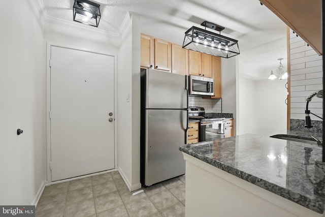 15645 Horseshoe Ln, Woodbridge, VA 22191 - kitchen featuring a sink, tasteful backsplash, crown molding, light brown cabinets, and appliances with stainless steel finishes