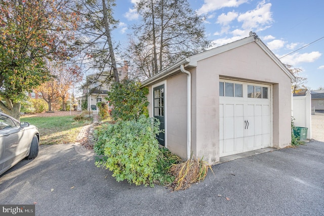 detached garage featuring aphalt driveway