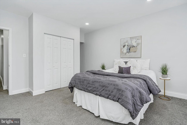 bedroom with carpet floors, a closet, baseboards, and recessed lighting